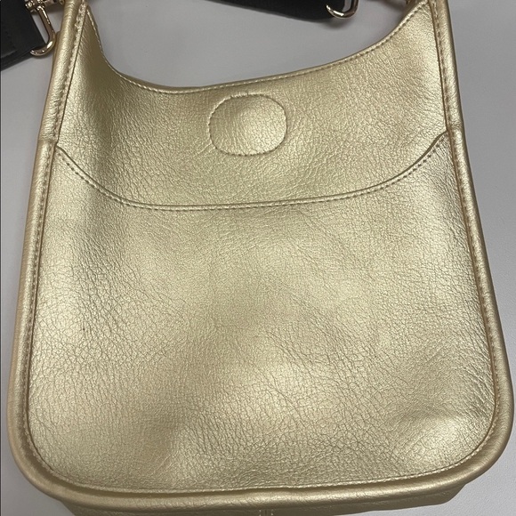 Ah-Dorned Gold Crossbody Bag with Black adjustable Strap / preowned - Picture 2 of 13